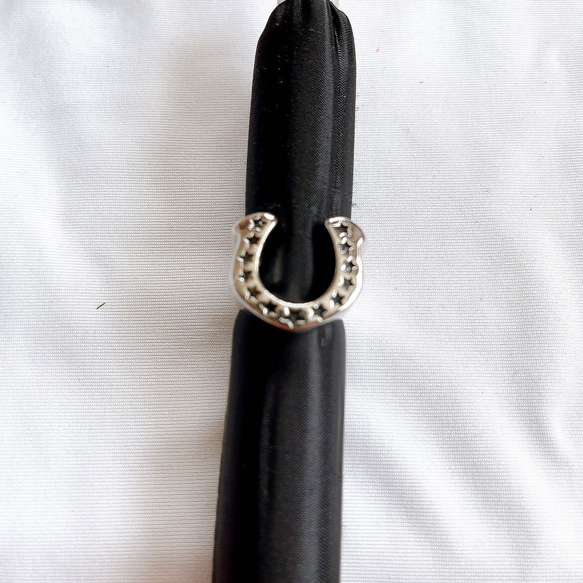 新品★ホワイト★ジルコニア付★馬蹄リング★指輪★縁起物★ユニセックス★10号指輪 リング シルバー 拍卖