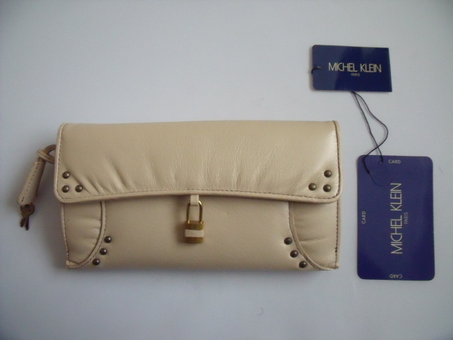 $ 新品 $ タグ付き!レア■ MICHEL KLEIN ■ ミッシェルクラン ■ 南京錠&牛革レザー製■ 3つ折り 長財布 手帳型■ 白 クリームブラウン系拍卖