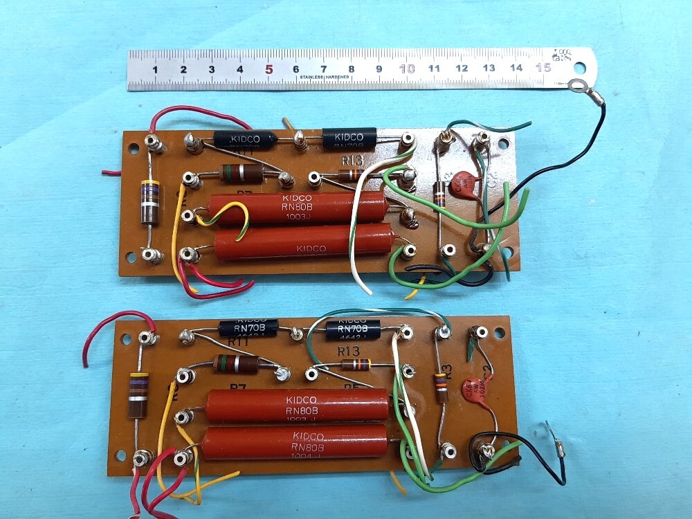 即決あり■綺麗め■高級パーツ付き■端子板サイズ(約):51×136ミリ 厚さ3ミリベーク板■中古品(新古品)2個1組 はんだ作業に自信のある方拍卖