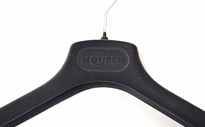ALEXANDER McQUEEN(アレキサンダー マックイーン)プラスチック ロゴ ハンガー ジャケット コート LOGO Hanger イタリア製 ブルゾン SRT拍卖