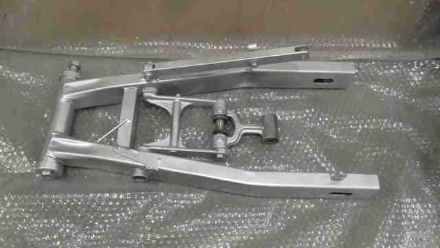 FZR250 2KR-127xxx の スイングアーム *1709684583 中古拍卖