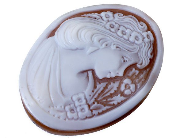 【ジュエリー極】作家品 サイン刻印有 優雅な女性の横顔彫刻 高級シェルカメオルース 55.2mm×41.5mm t3919i【送料無料】拍卖