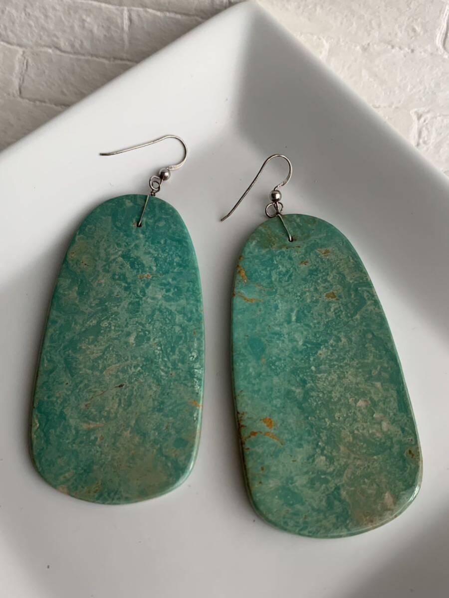 インディアンジュエリー ピアス サントドミンゴ さがりピアス ターコイズ ターコイズスラブ シルバーピアス ターコイズプレート ロング拍卖