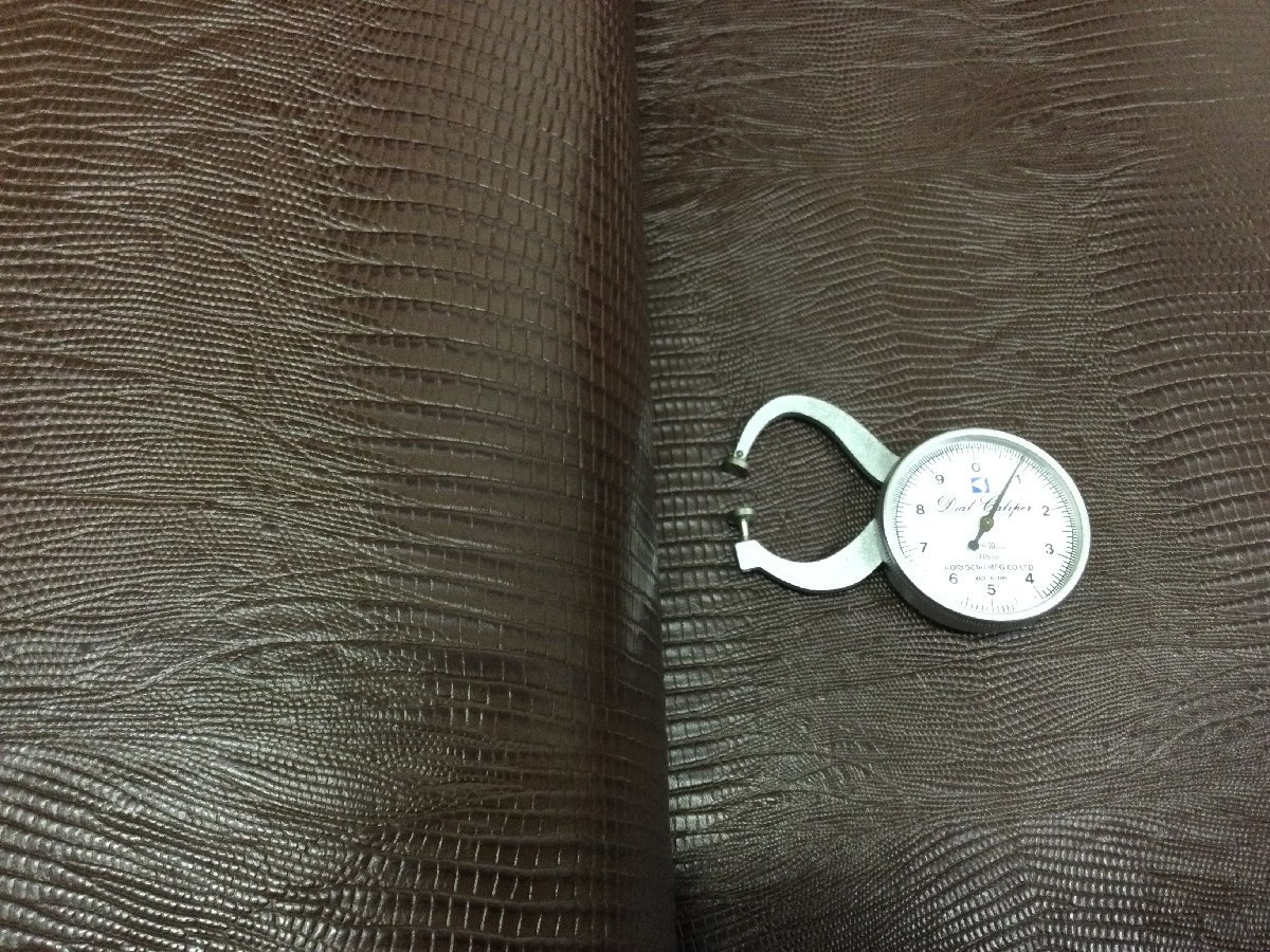 【SALE】★AB61革 皮/牛 ワニ 型押し ウッドディープブラウン 220ds 約1.2mm~1.6mm/格安拍卖