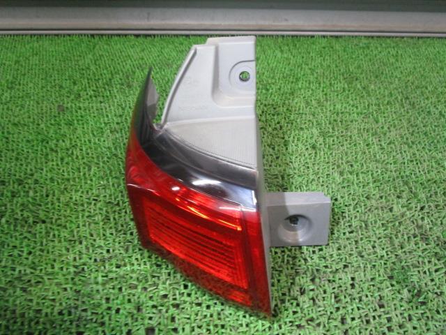 エルグランド DBA-TE52 左テールランプ 26555-1JB0A スタンレー P8503 /40946拍卖