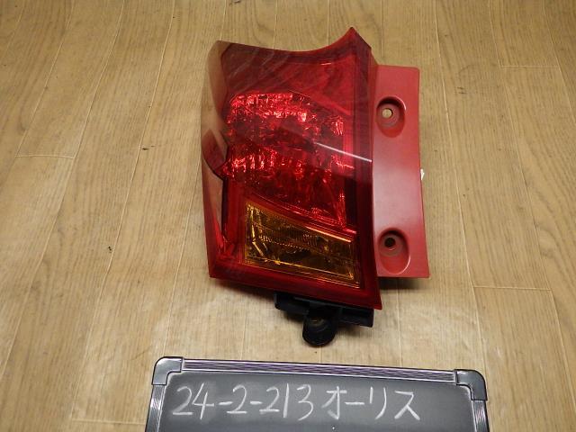 オーリス  NZE184H 左テールランプ ライト レンズ 070 コイト 12-587 81560-12C40拍卖