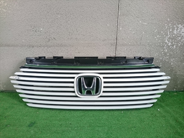 RV3 ヴェゼル フロントグリル パール(74741)拍卖