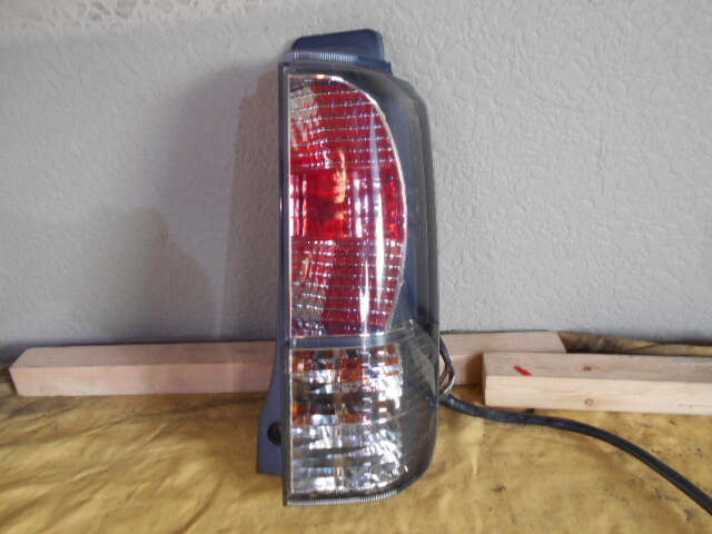 H81W ekスポーツ 右テールランプ(123609)拍卖