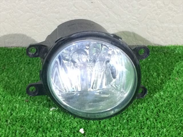 C25 セレナ 右フォグランプ(67381)拍卖