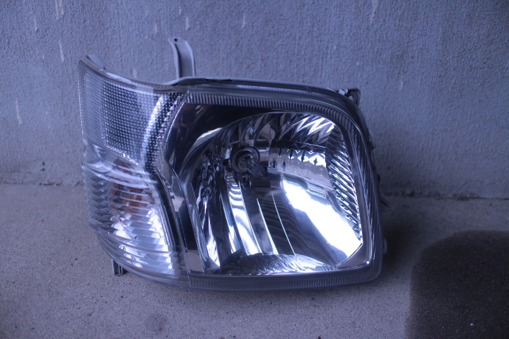 S331V ハイゼット 右ヘッドライト(59951)拍卖