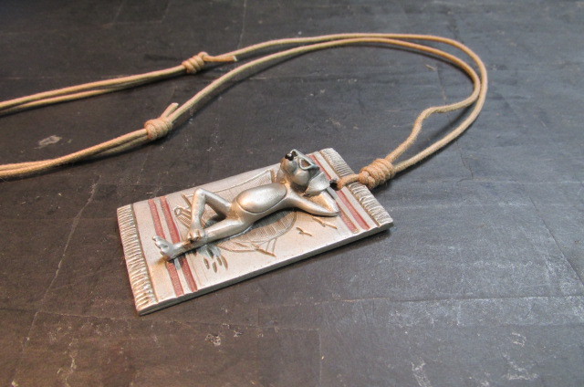 Selangor pewter Hudson 錫製ミニチュアくつろぐ犬ペンダント 45g拍卖