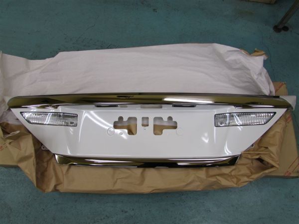 【未使用 トヨタ 純正】 アルファード/ヴェルファイア 20系 2008- 2015 バックドアガーニッシュ ホワイト拍卖