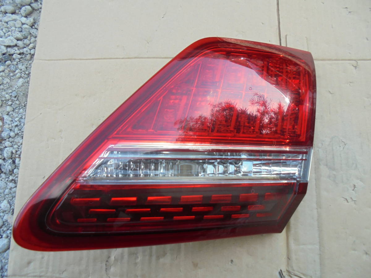 クラウン GRS200.GRS201.GRS202.GRS203 純正 右テールライト 内側 ICHIKOH 30-349 H138拍卖