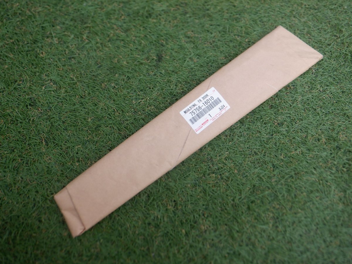 新品 トヨタ純正 ZSG10 ZVG11 ZVG15 カローラクロス フロントドアウィンドウモール ピラー LH 75756-16010拍卖