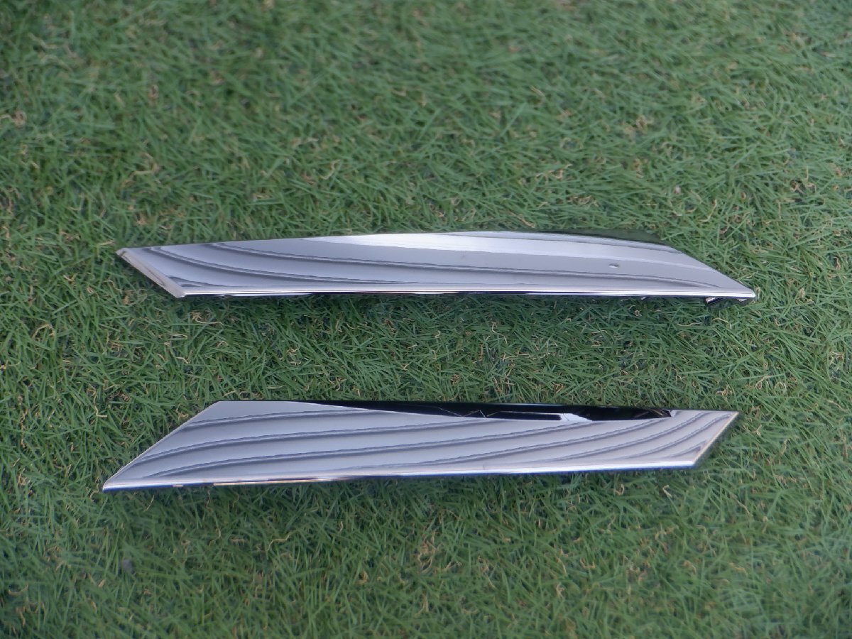 新車外し トヨタ純正 ZWR90W ZWR95W MZRA90W MZRA95W 90 ノア スモークメッキ フロントグリル 端部分 パーツ 53124-V1010 即納 m-24-3-151拍卖