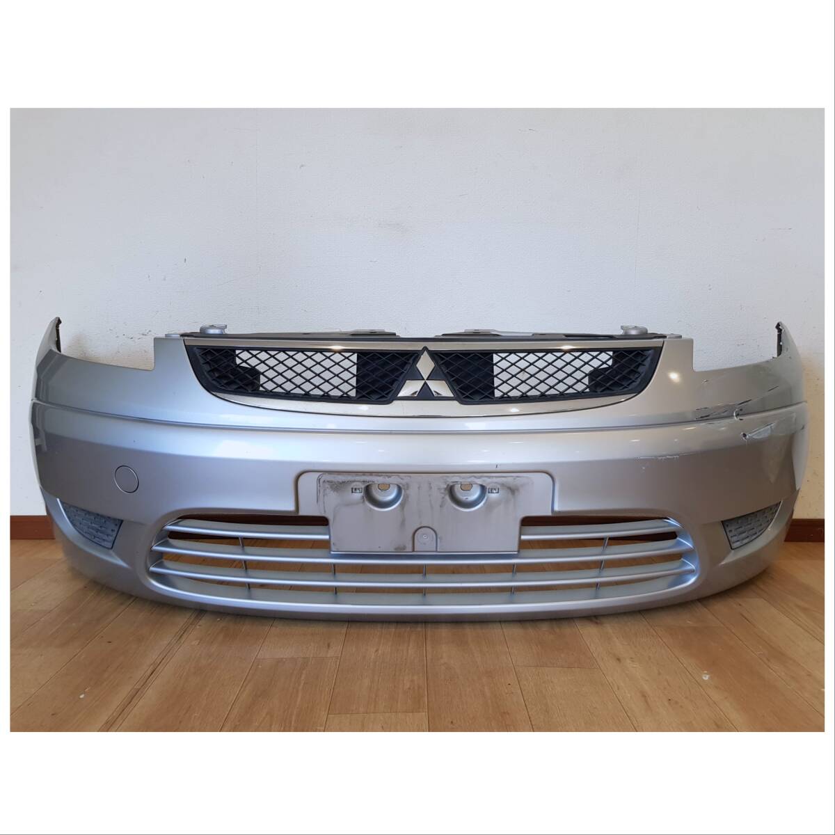 三菱 コルトプラス Z23W 純正 フロントバンパー グリル付き 2Y45 MN170471「3112」拍卖