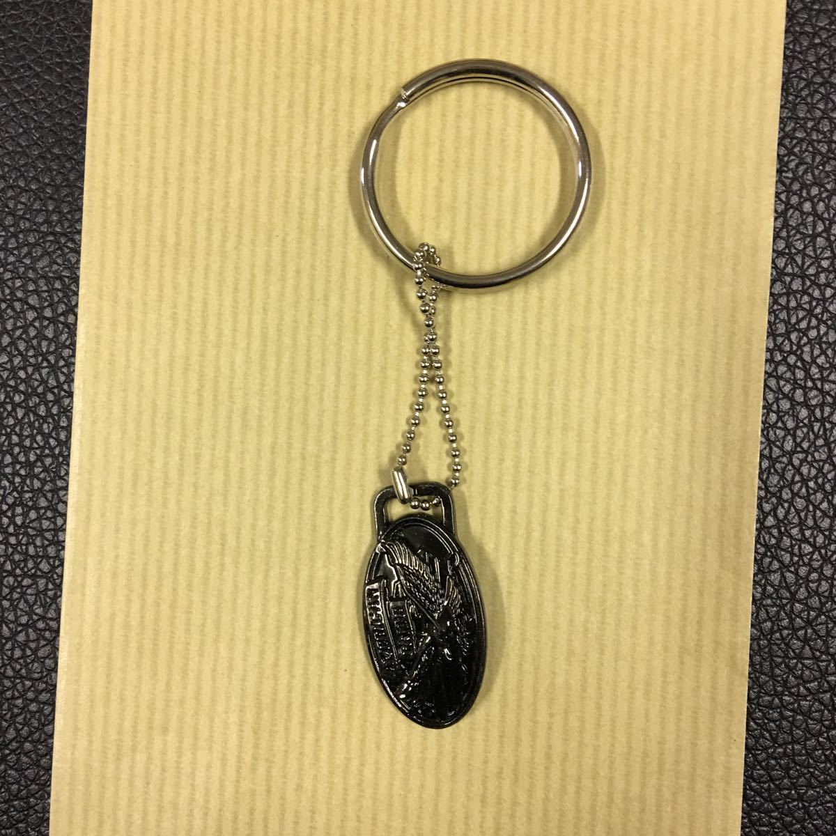 JT、ルーツ、ブラックメタルキーホルダー、バックル、ルーツのタグなし拍卖