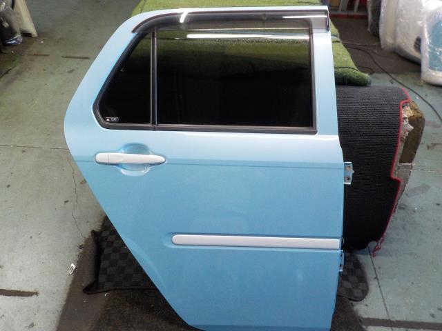 ミラトコット LA550S 右後ドア B84/水色 カラーモール付【個人宅宛発送不可】拍卖