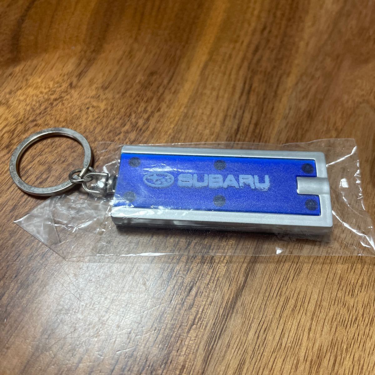 スバル 純正 LED ライト キーホルダー 新品 未使用 未開封 ジャンクSUBARU拍卖