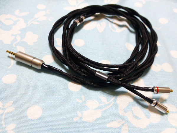 切り込み入り MMCX ケーブル 8N-OFC 八芯 黒布スリーブ仕上げ 2.5mm4極 3.5mm3極 4.4mm5極 125cm ( IEM 2ピン 外装スリーブ 色変更 対応可拍卖