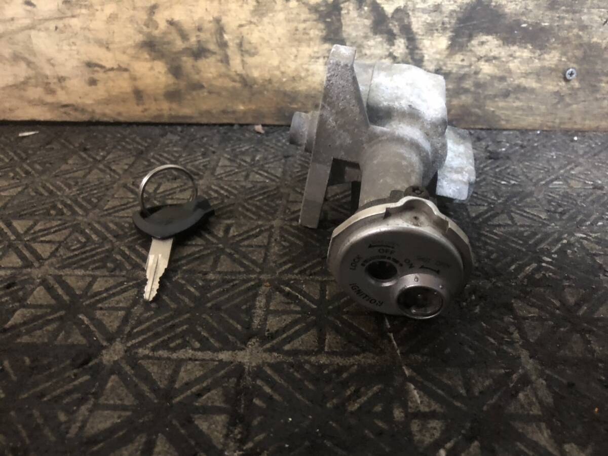 SUZUKI レッツ4 CA46A キーシリンダー 神戸発 B134-29拍卖