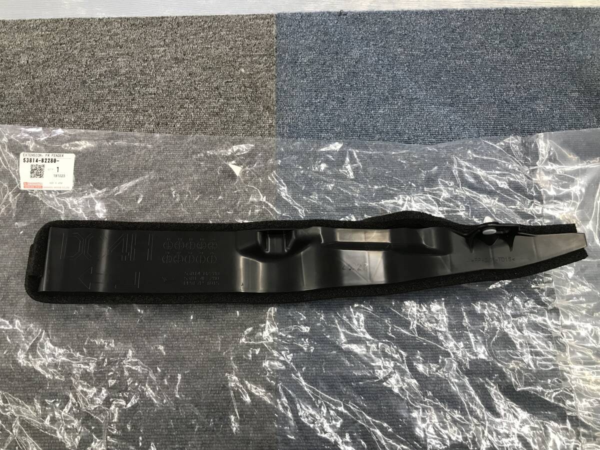 □□2403-TO29 新品 未使用品!ダイハツ 純正部品 ムーヴキャンバス LA800S LA810S フロントフェンダ エクステンション 左 品番53814-B2280拍卖