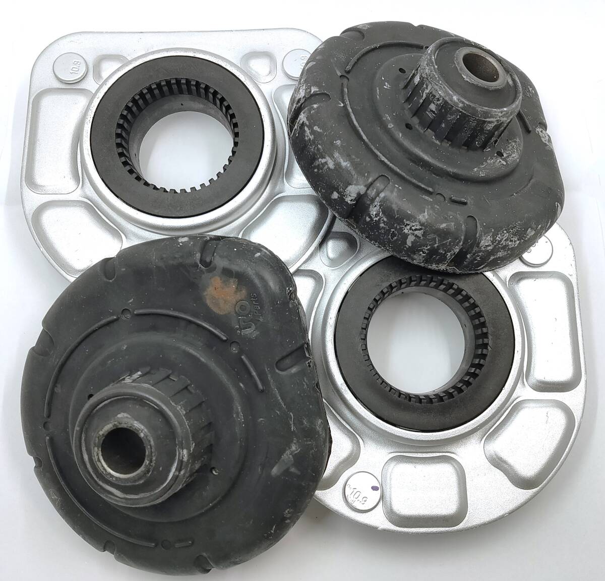 (送料込) HD仕様(強化仕様)ボルボ S60 V70(MK2) XC70 S80 XC90 ストラットアッパーマウント・スプリングシート左右セット【URO製・新品】拍卖