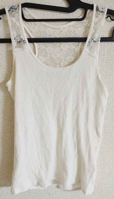 Sサイズ UNIQLO ユニクロ タンクトップ 肩レース 白拍卖