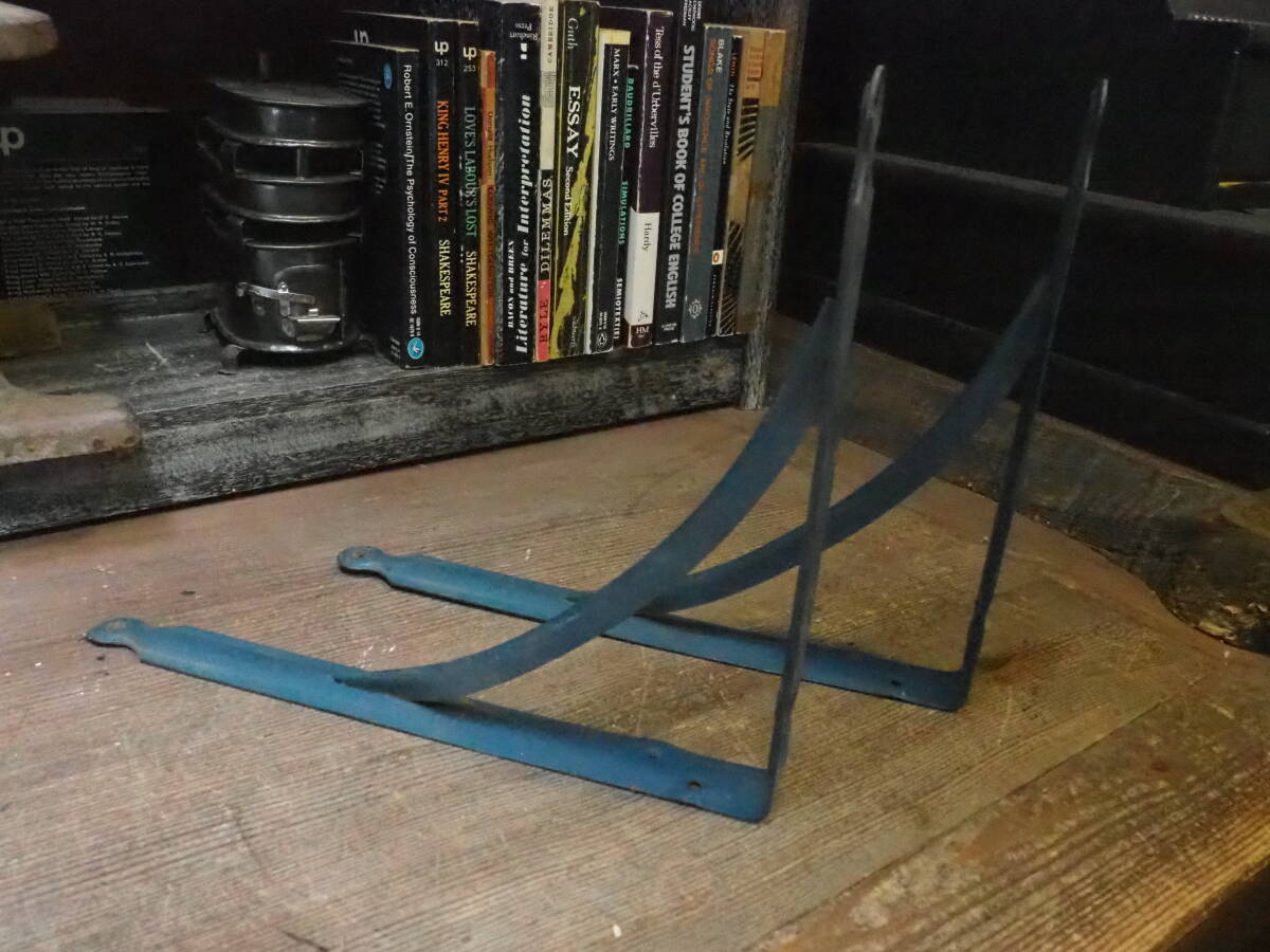 【古いアイアン棚受け2個】鉄製ブラケット古道具アンティーク骨董収納スペースDIY雑貨インテリア物置リフォーム建具壁面インダストリアル拍卖