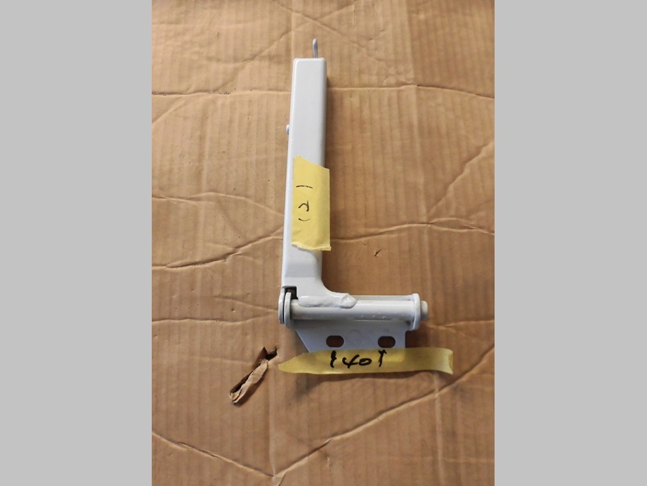 (2)サイドドア 開き止め(左側のみ) 新車外し(再塗装済み)品 いすゞエルフ用?インボイス対応可能です。拍卖
