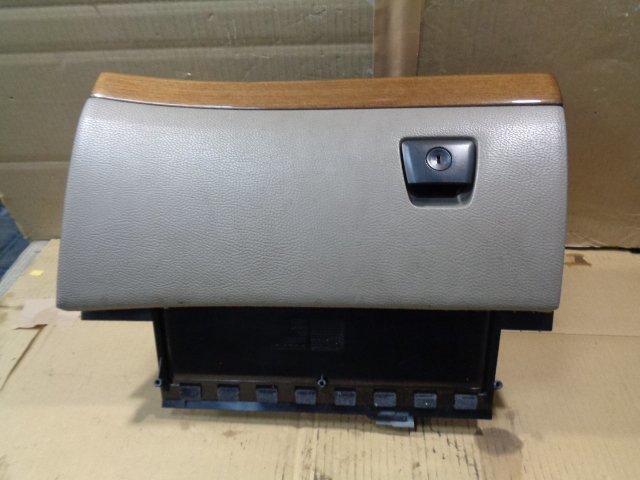 ボルボXC90 CB6294AW グローブボックス 純正【送料込み】拍卖