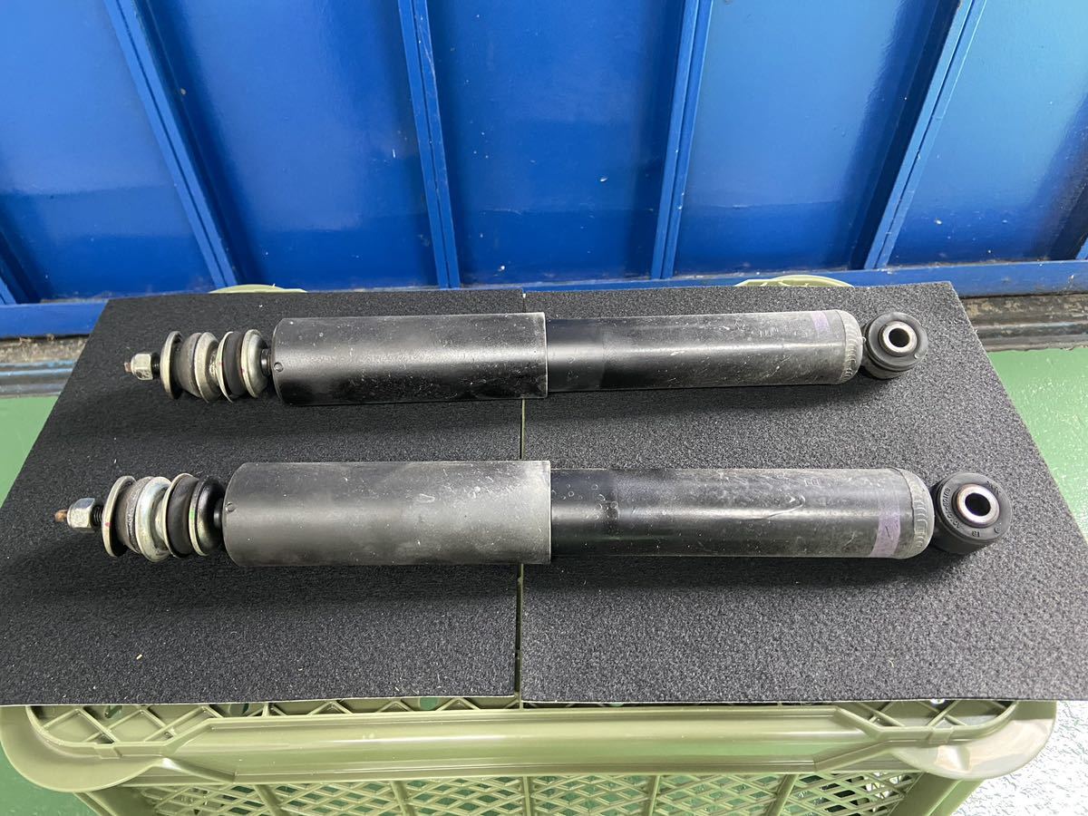 NV350 ニッサン キャラバン 純正フロントショック 左右2本 アブソーバー拍卖