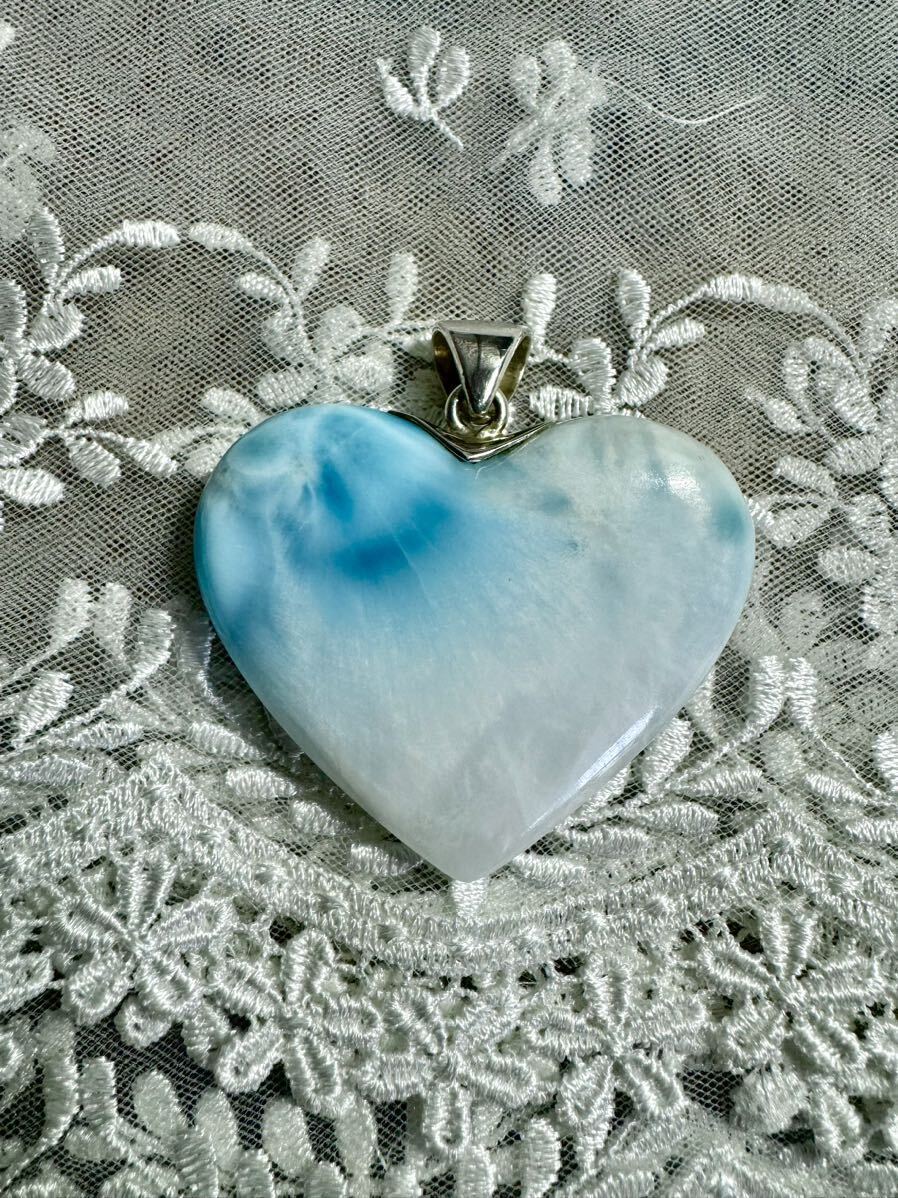 ■ハイクオリティ ラリマー ペンダントトップ 透け感あり カリビアンブルー &ホワイト 天然石 ☆。.:*・゜24800拍卖