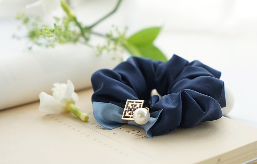 送料無料★即納!ワンランク上のヘアアクセサリー 可愛い おしゃれ 簡単 ヘアアレンジ★シュシュ/チャームリボンダークブルー拍卖