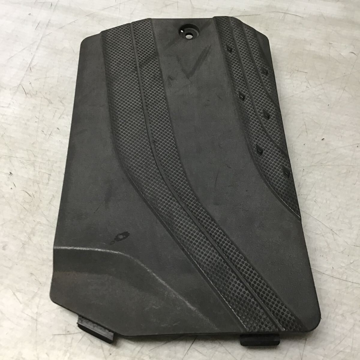 A37-29 スズキ アドレス125 DT11A バッテリーカバー 純正部品拍卖