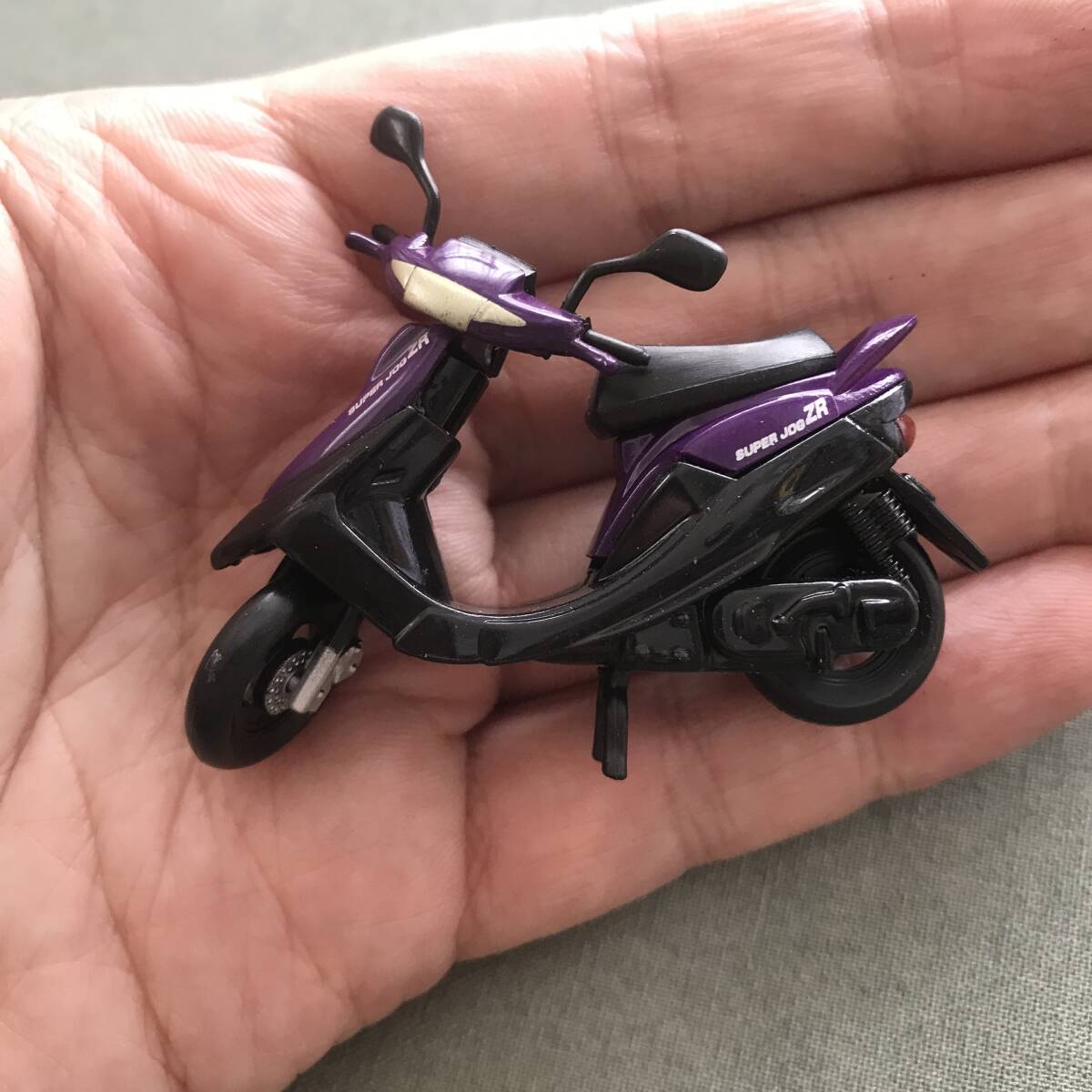 YAMAHA SUPER JOG ZR ミニカー スクーター フィギュア Japanese scooter motorcycle TOY CAR miniature 2stroke engine 50CC拍卖