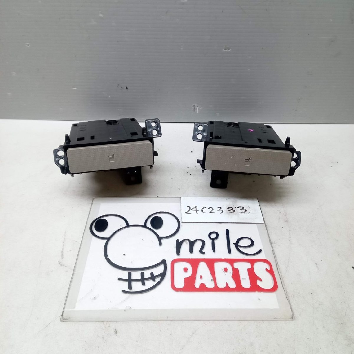 L575S/L585S ムーヴコンテ 純正 運転席助手席ドリンクホルダー 1D5-14-6/24C2333*同梱不可拍卖