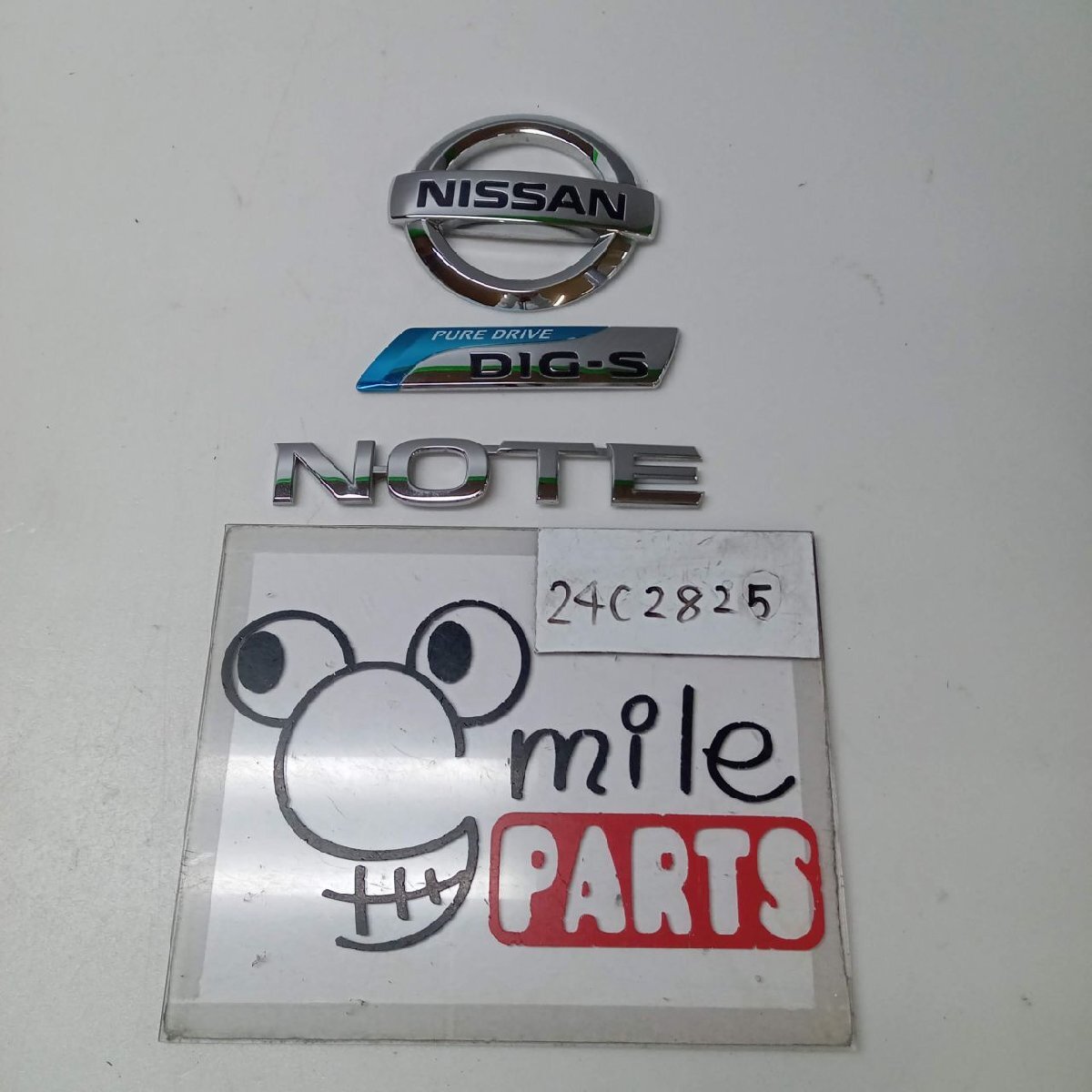 E12 ノート 純正 ゲートエンブレムセット 1A6-5-7/24C2825*同梱不可拍卖