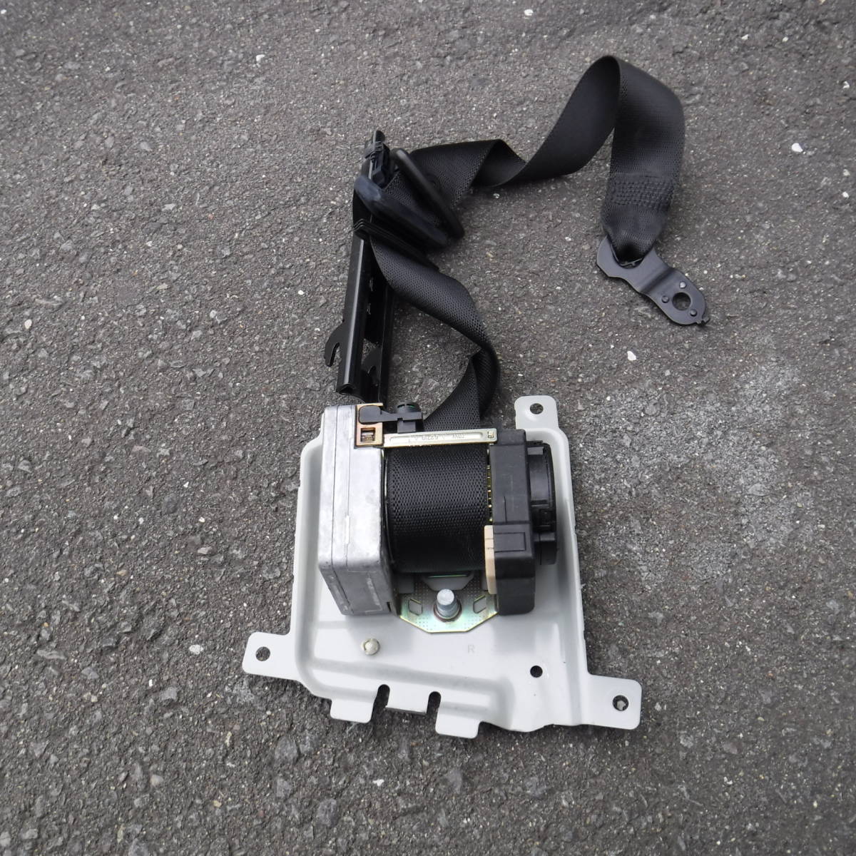 メルセデス ベンツW203右フロントシートベルトC180シートベルト運転席ハーネス111M20プリテンショナーCクラス部品取り車GF-203035拍卖