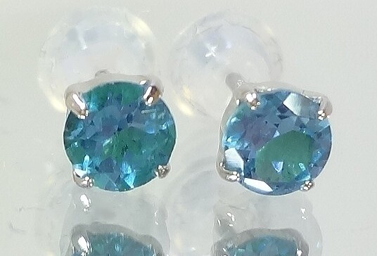 天然ブルートパーズ4mm/プラチナ900 ピアス 拍卖