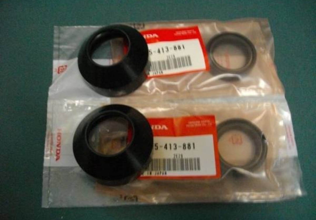 ペイペイホンダ純正 新品GL400 GL500 フロントフォーク ダストシール オイルシール OHセット 1台分拍卖