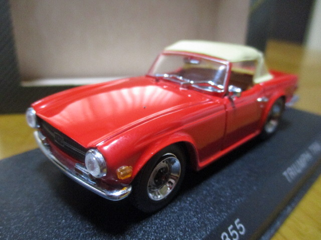 ディテールカーズ 1/43 「 トライアンフTR6 」 ソフトトップ 1969y レッド ・送料500円 レターパック発送拍卖