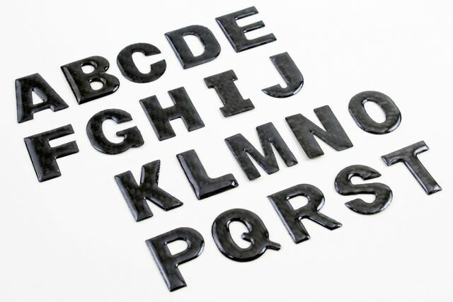 組み合タイプカーボン調ロゴエンブレムローマ字・アルファーベッド カー用品 外装パーツ カーアクセサリー 車バイク エンブレム ステッカー拍卖