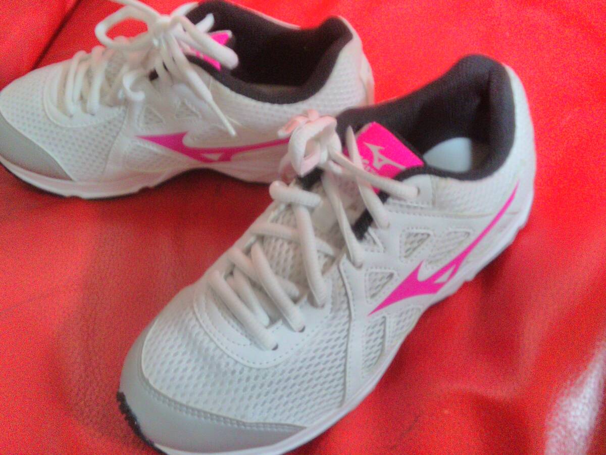MIZUNO.スニーカ、X10. キッズ.レデイース. 22cm.激安品 冷やかしウオッチ厳禁 業務妨害 損害賠償請求拍卖