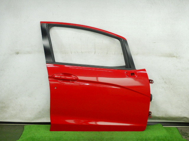 3D】【R81】【送料記載】 フィット GK3 右フロントドア 67010-T5A-N00ZZ GK4 シャトル GP7 右前ドア 【402260】拍卖