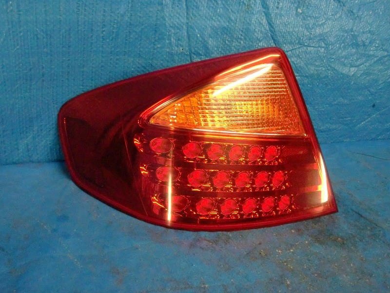 6A】【送料記載】 ニッサン スカイライン 300GT HV35 左テールランプ 26555-AL528 コイト 220-63622 ブレーキレンズ 【724169】拍卖