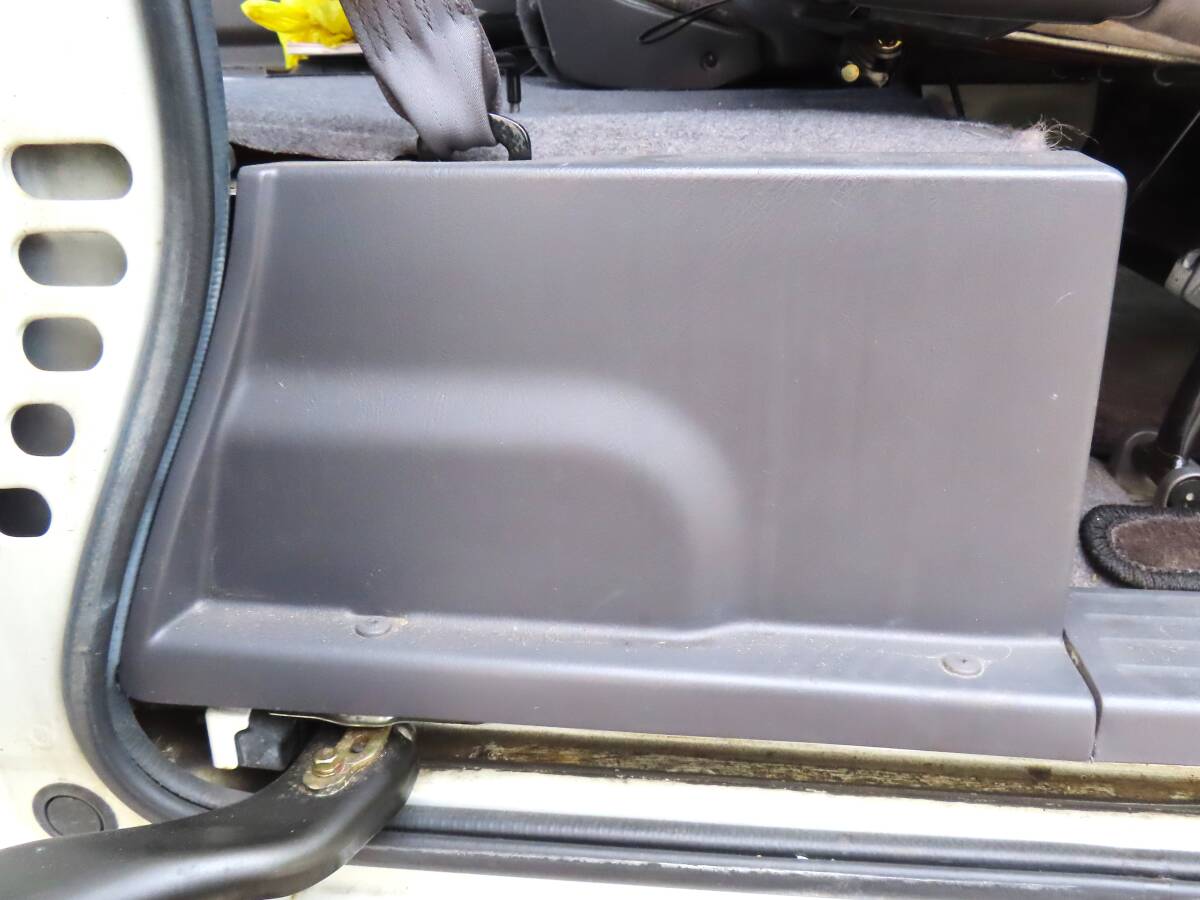 H16 ABA-HM1 HM2 バモス VAMOS 2WD AT E07Z(NA) 純正 後席右側 リア右 シート下 サイドパネル サイドリッドカバー / 84221-S3CA-0000-50拍卖