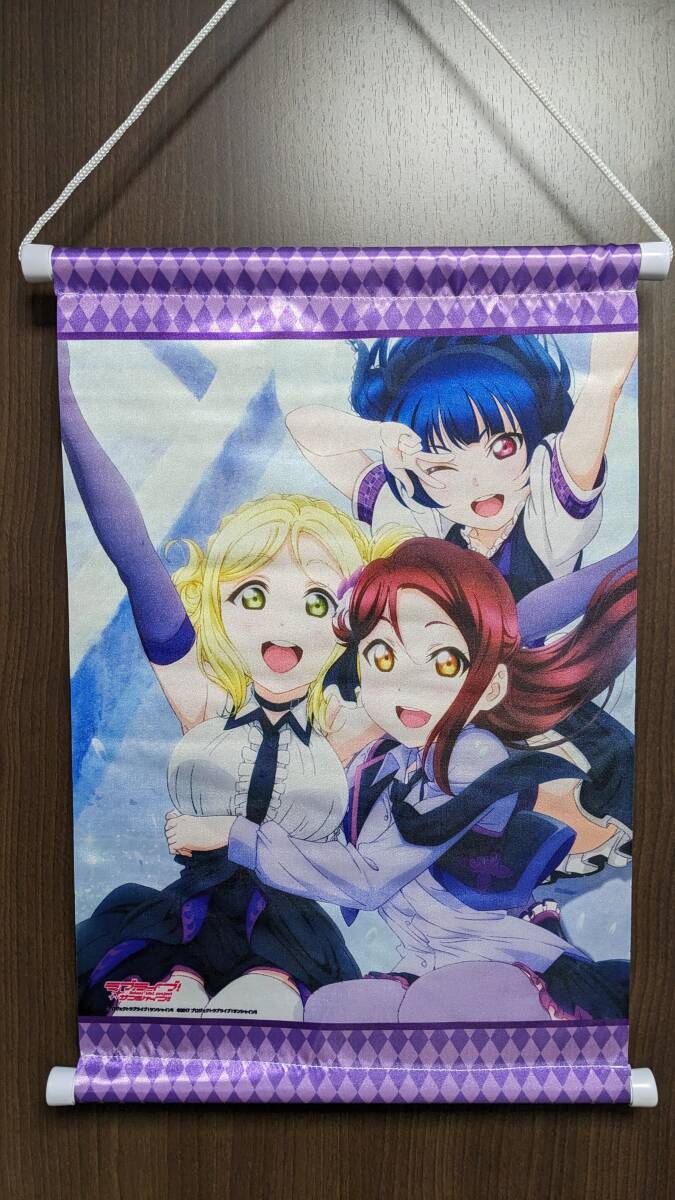 【送料無料】ラブライブ サンシャイン タペストリー (Guilty Kiss) 小原鞠莉 津島善子 桜内梨子 Aqours 鈴木愛奈 逢田梨香子 小林愛香拍卖