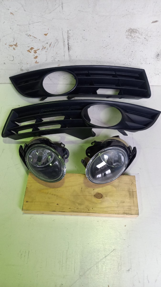 ★フォルクスワーゲン/VW パサート 2.0FSI 純正フォグランプ フォグランプカバー HELLA/左右/平成19年式/3CAXX/右ハンドル★/YE126拍卖