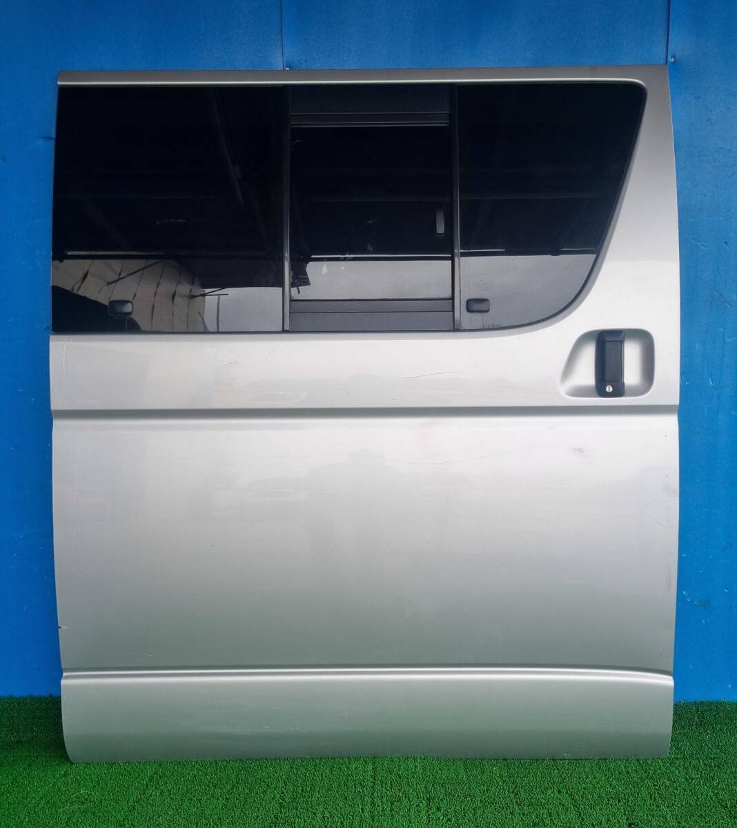 トヨタ ハイエース TRH200V リアドア 右拍卖